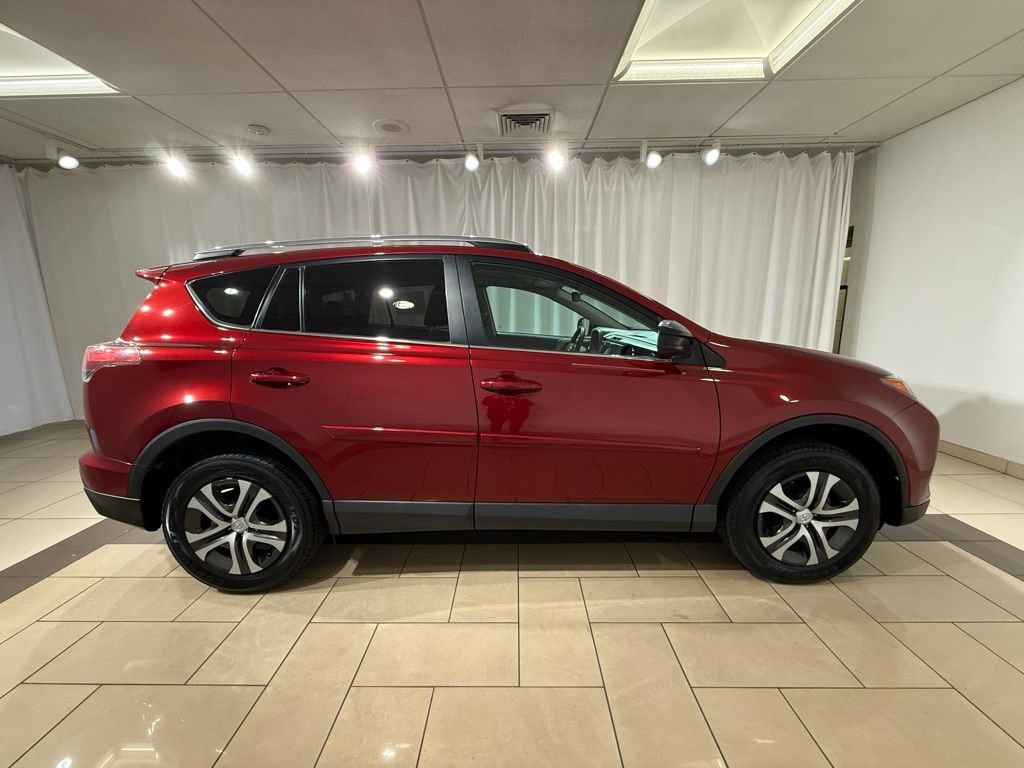 Used 2018 Toyota RAV4 LE image 6