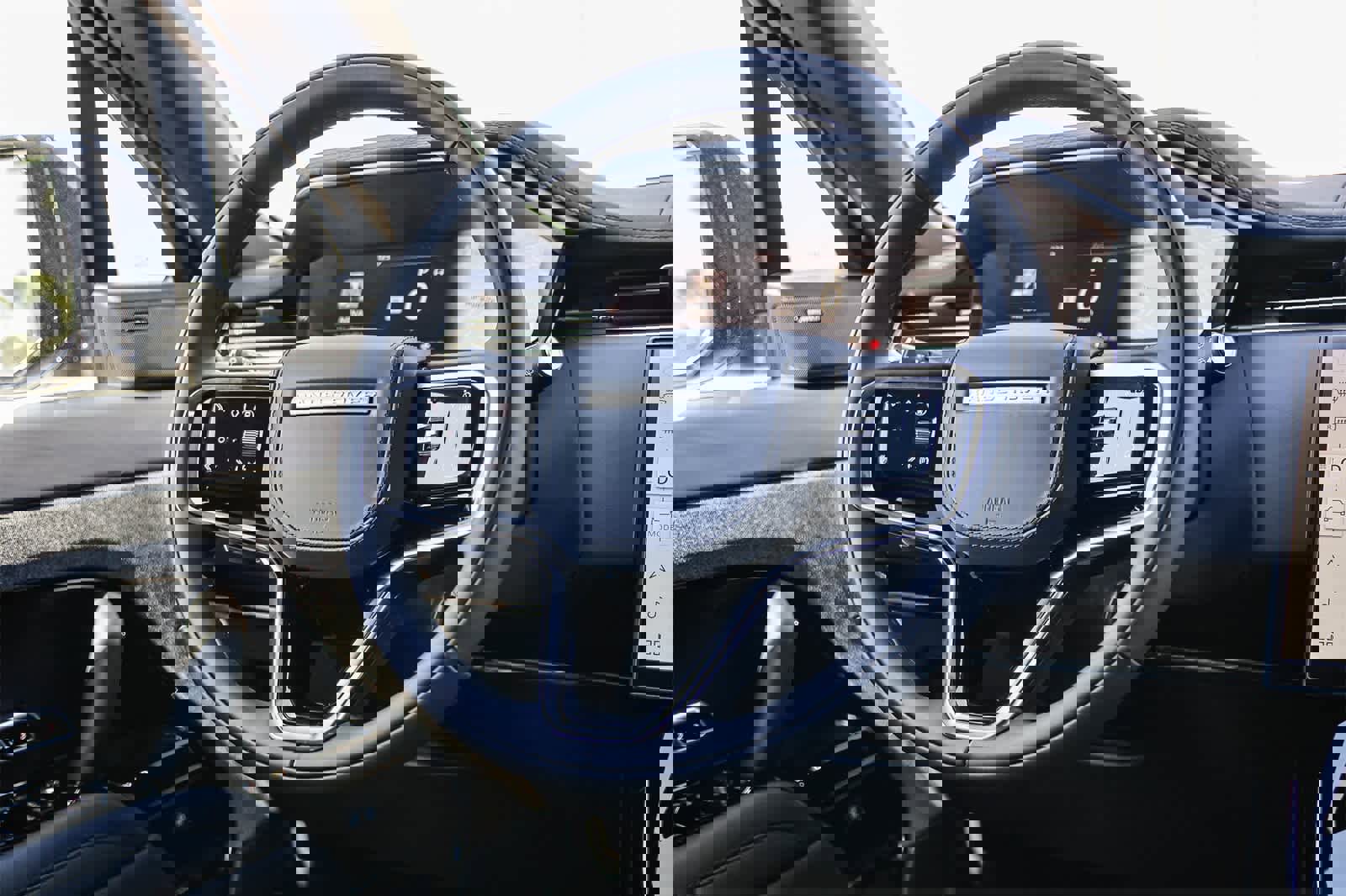 New 2026 Land Rover Range Rover Sport SE image 15