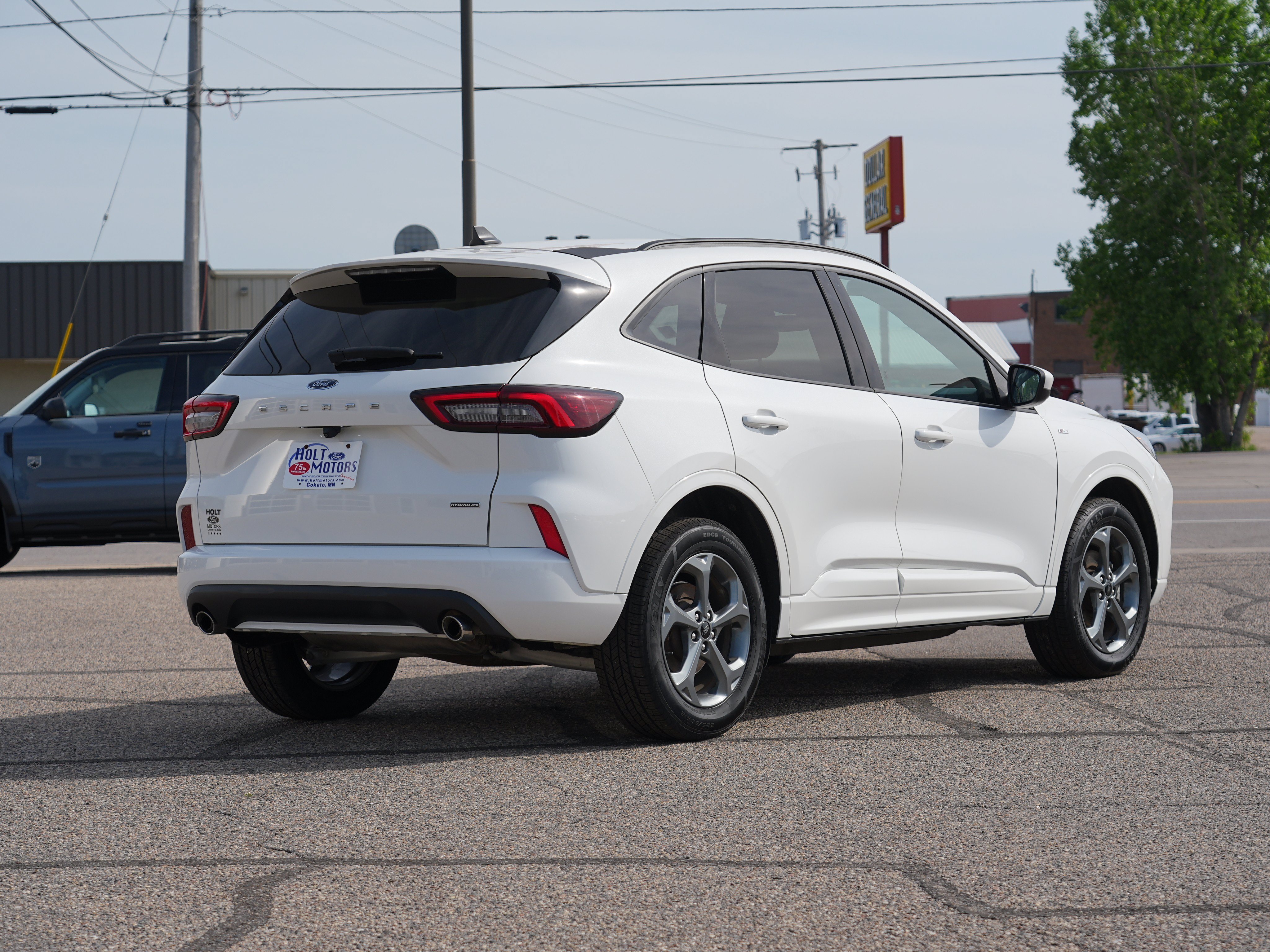 Used 2023 Ford Escape ST-Line Select AWD/4WD image 3