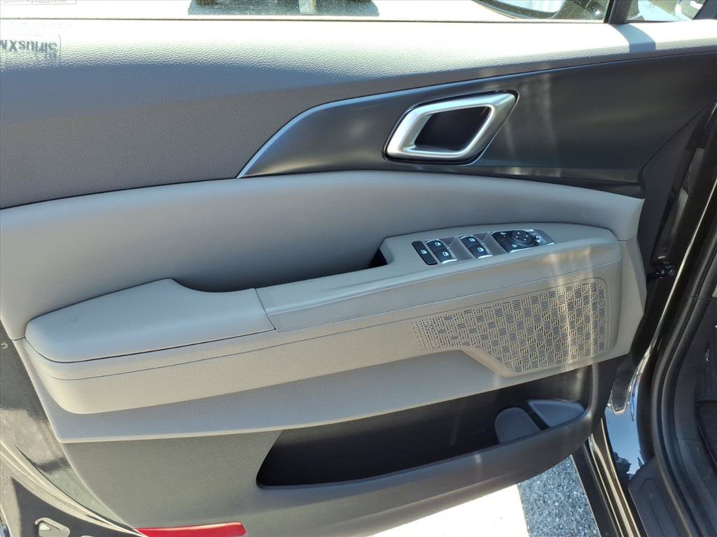 New 2026 Kia Carnival FWD image 16