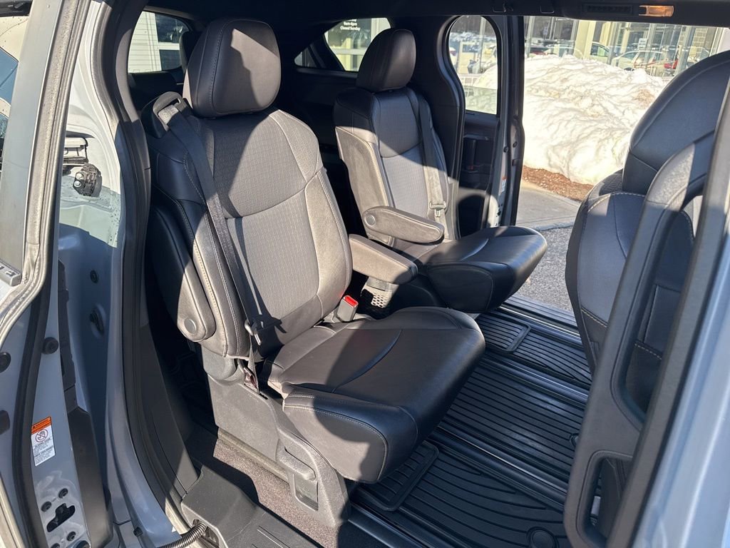 Used 2023 Toyota Sienna XLE Woodland Edition image 25