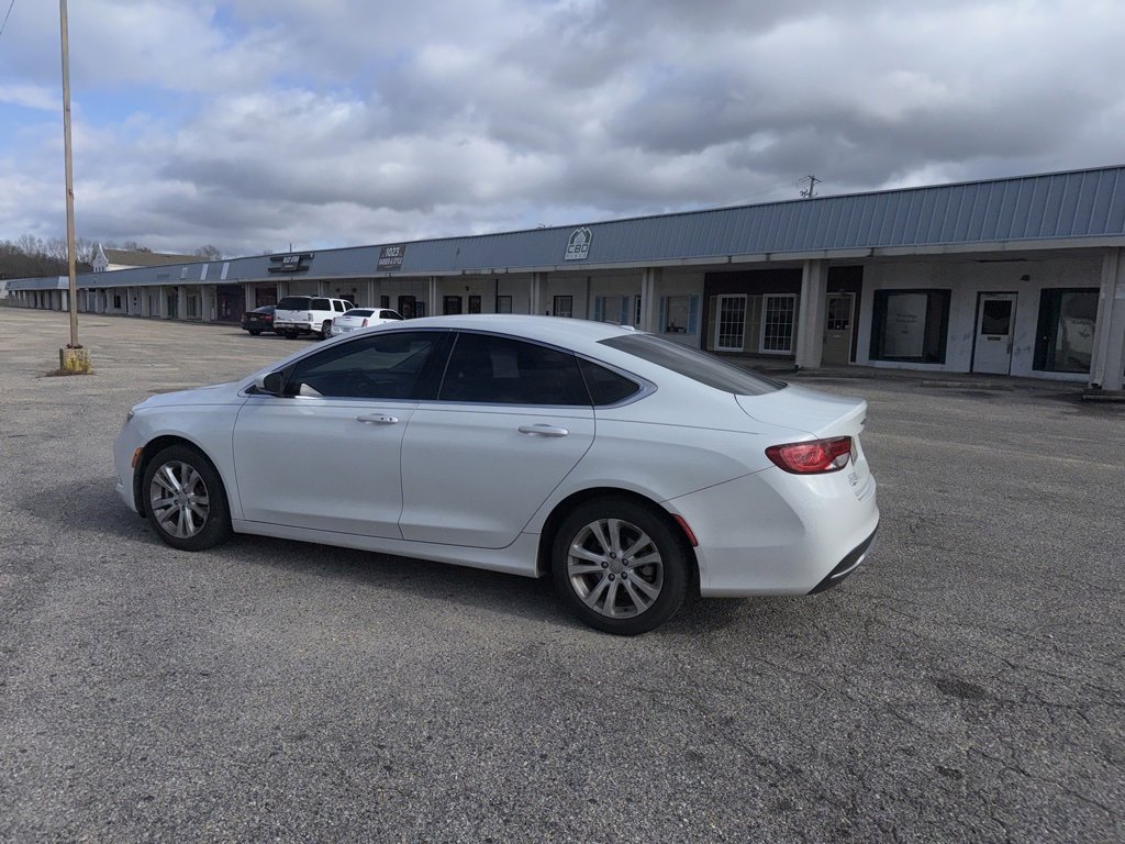 Used 2015 Chrysler 200 Limited w/ Convenience Group image 8