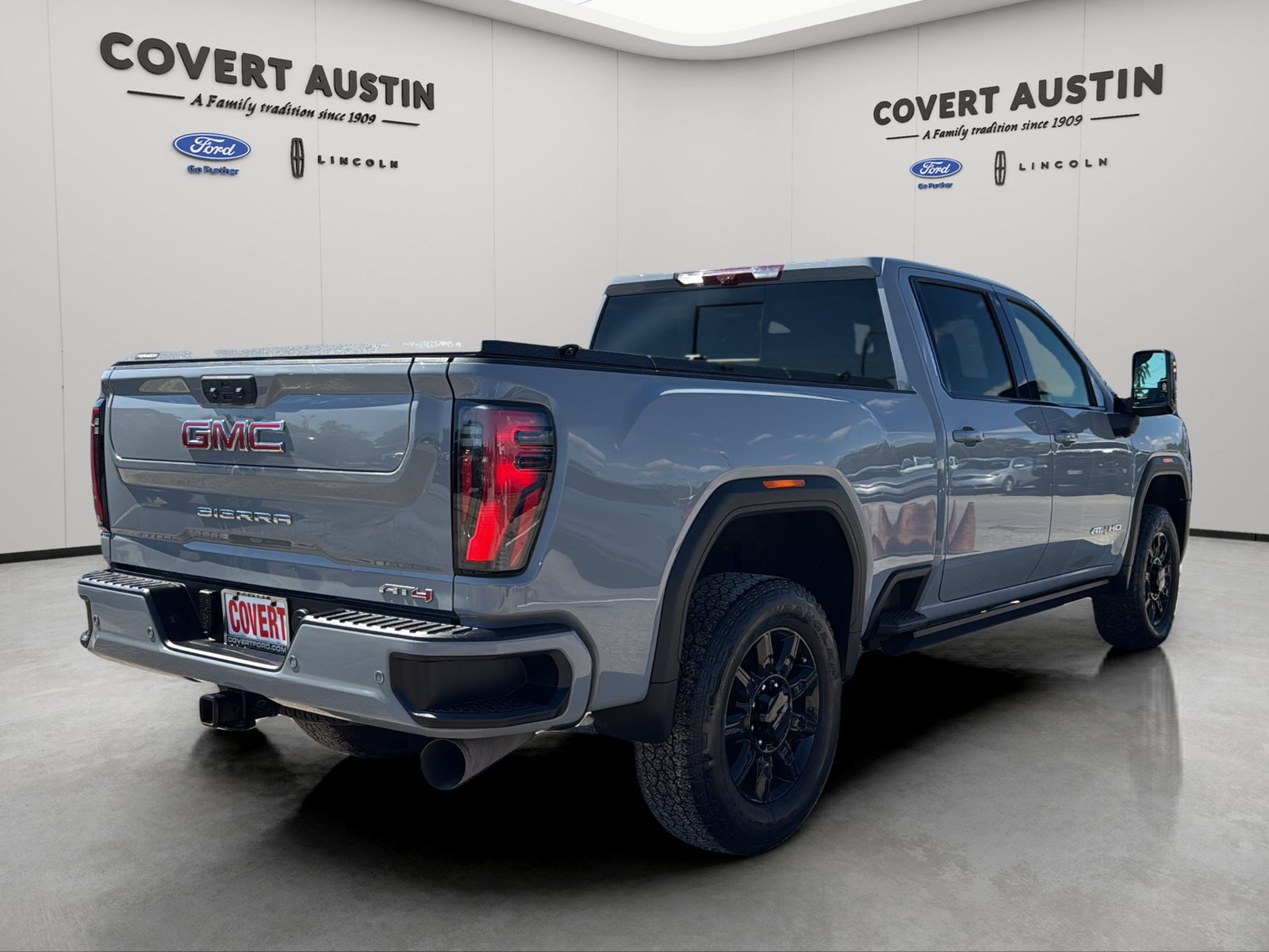Used 2025 GMC Sierra 2500 AT4 w/ AT4 Premium Plus Package AWD/4WD image 5