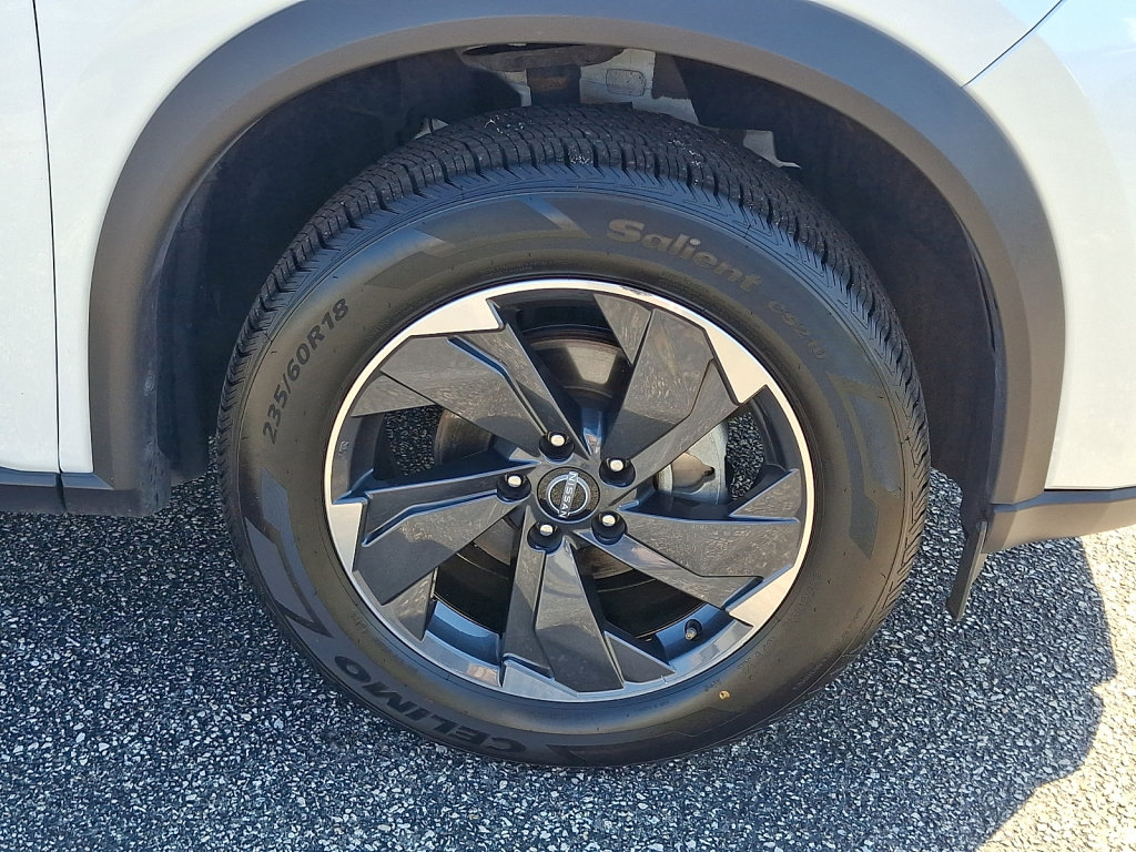 Used 2024 Nissan Rogue SV FWD image 9
