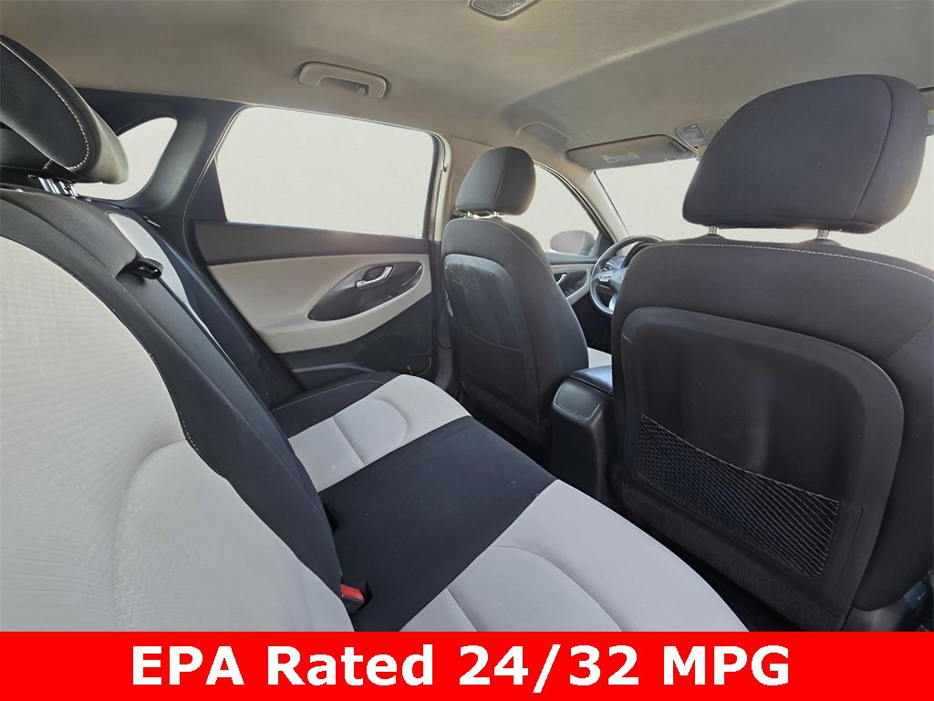 Used 2018 Hyundai Elantra GT image 35