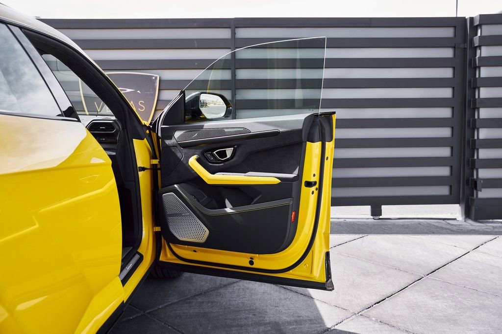 Used 2021 Lamborghini Urus image 21