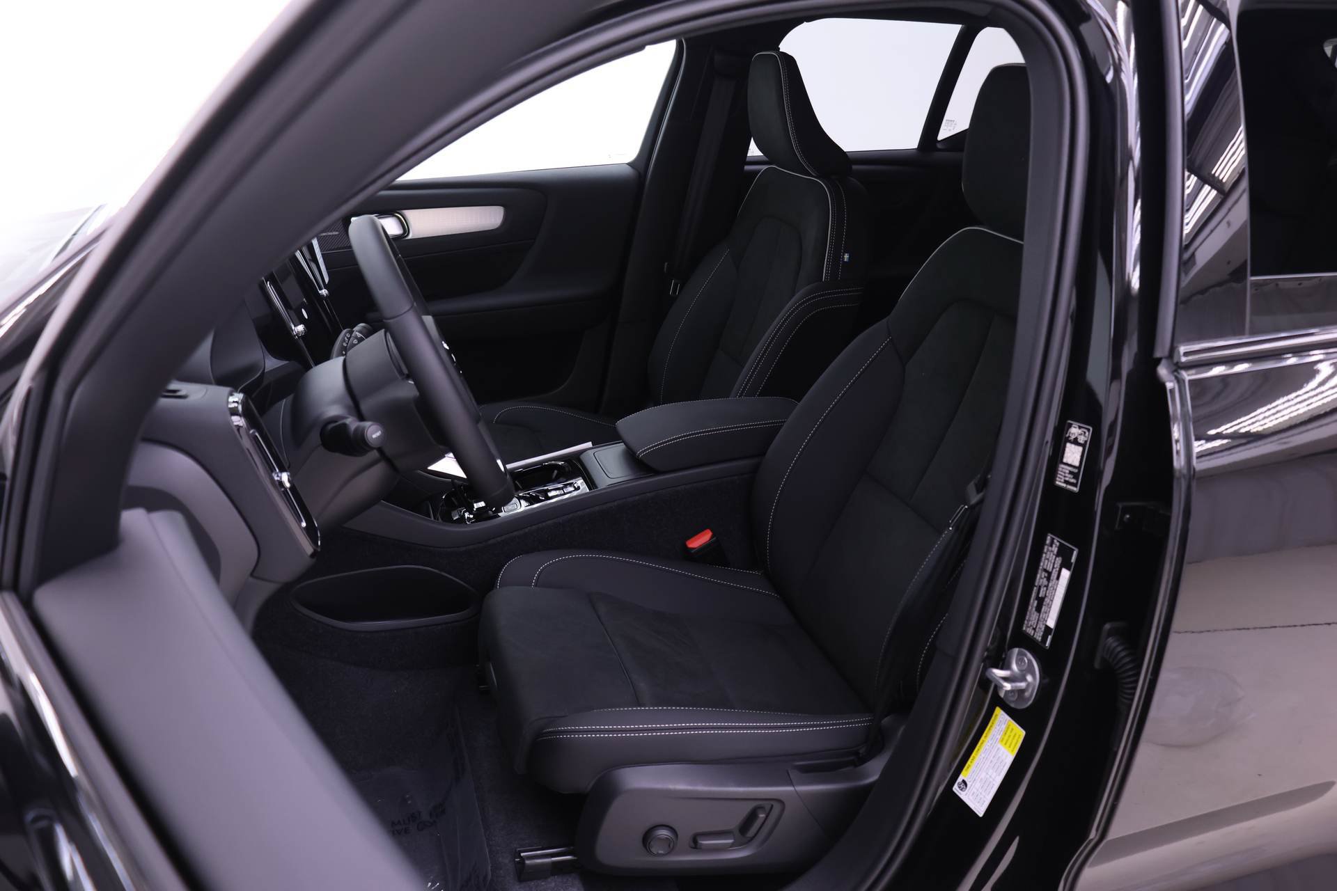 New 2026 Volvo XC40 B5 Ultra w/ Protection Package Premier AWD/4WD image 7