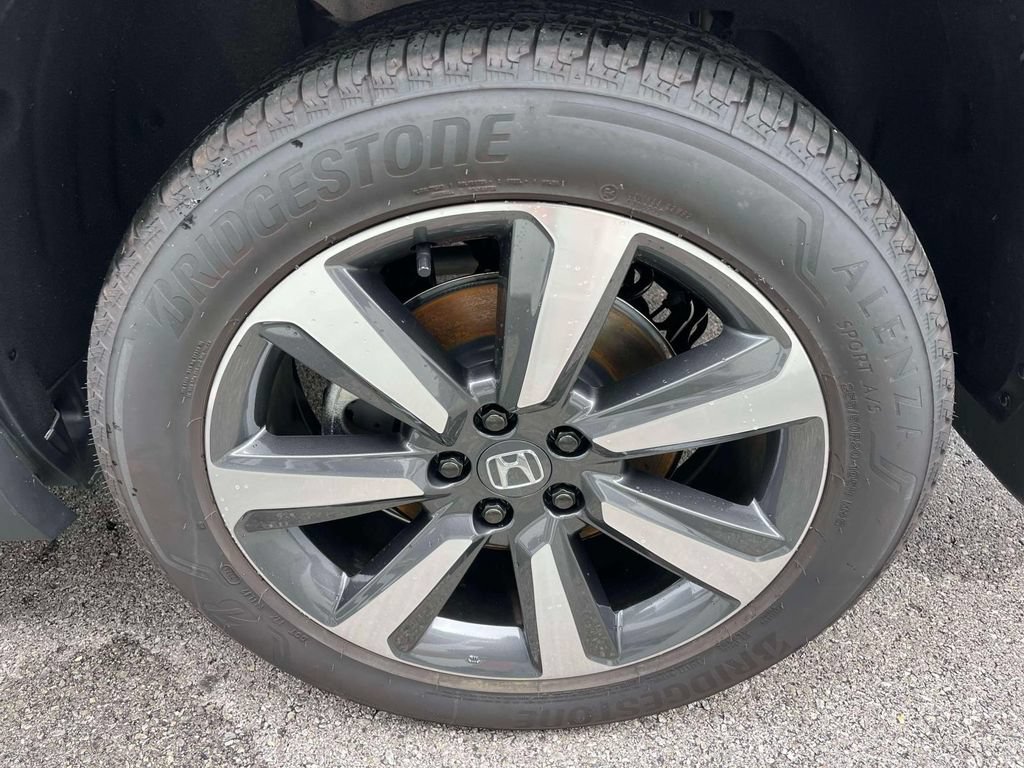 Used 2025 Honda Pilot Touring image 11