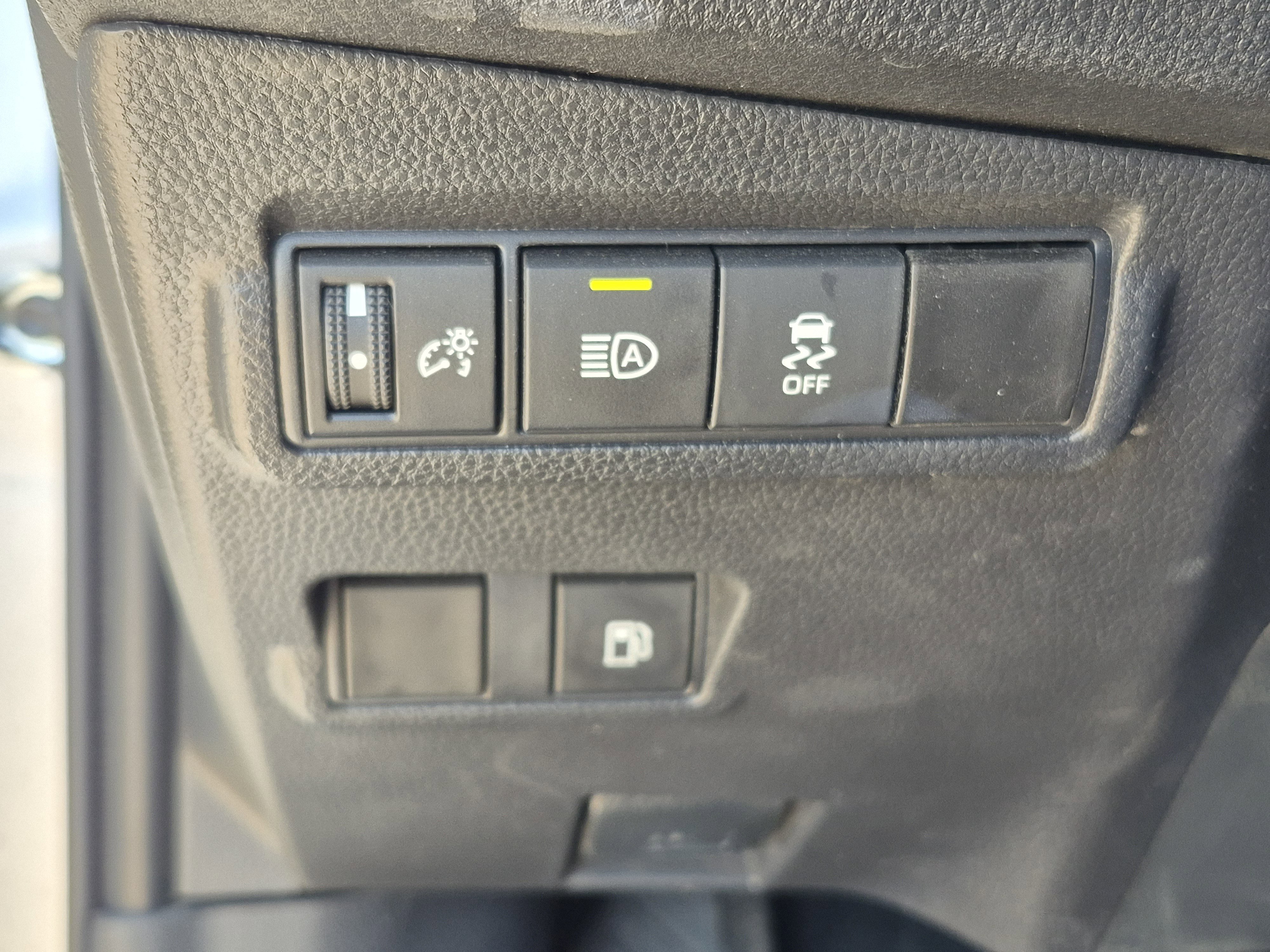 Used 2025 Toyota Corolla Cross AWD Hybrid image 35