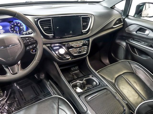 Used 2025 Chrysler Pacifica Limited FWD image 19