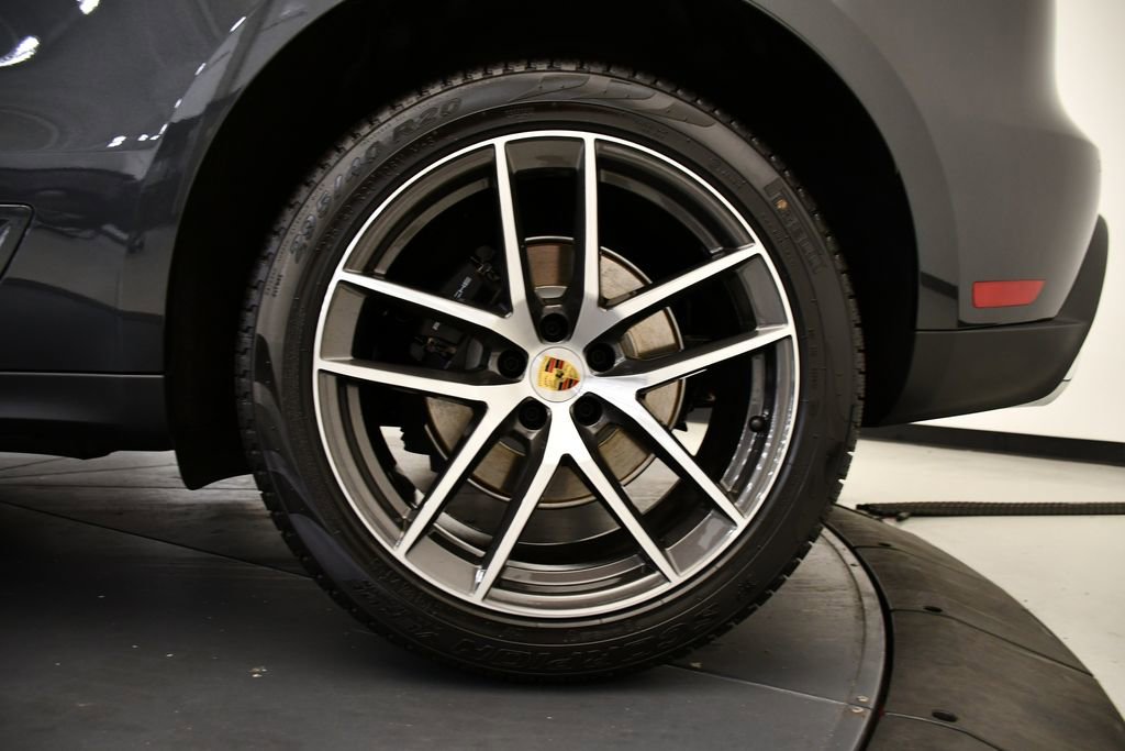 Certified 2025 Porsche Macan image 17
