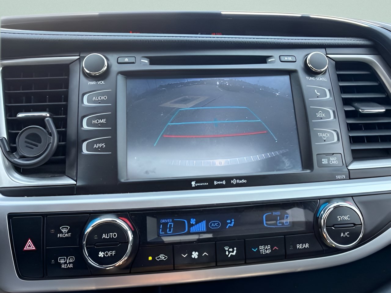 Used 2017 Toyota Highlander XLE AWD/4WD image 25