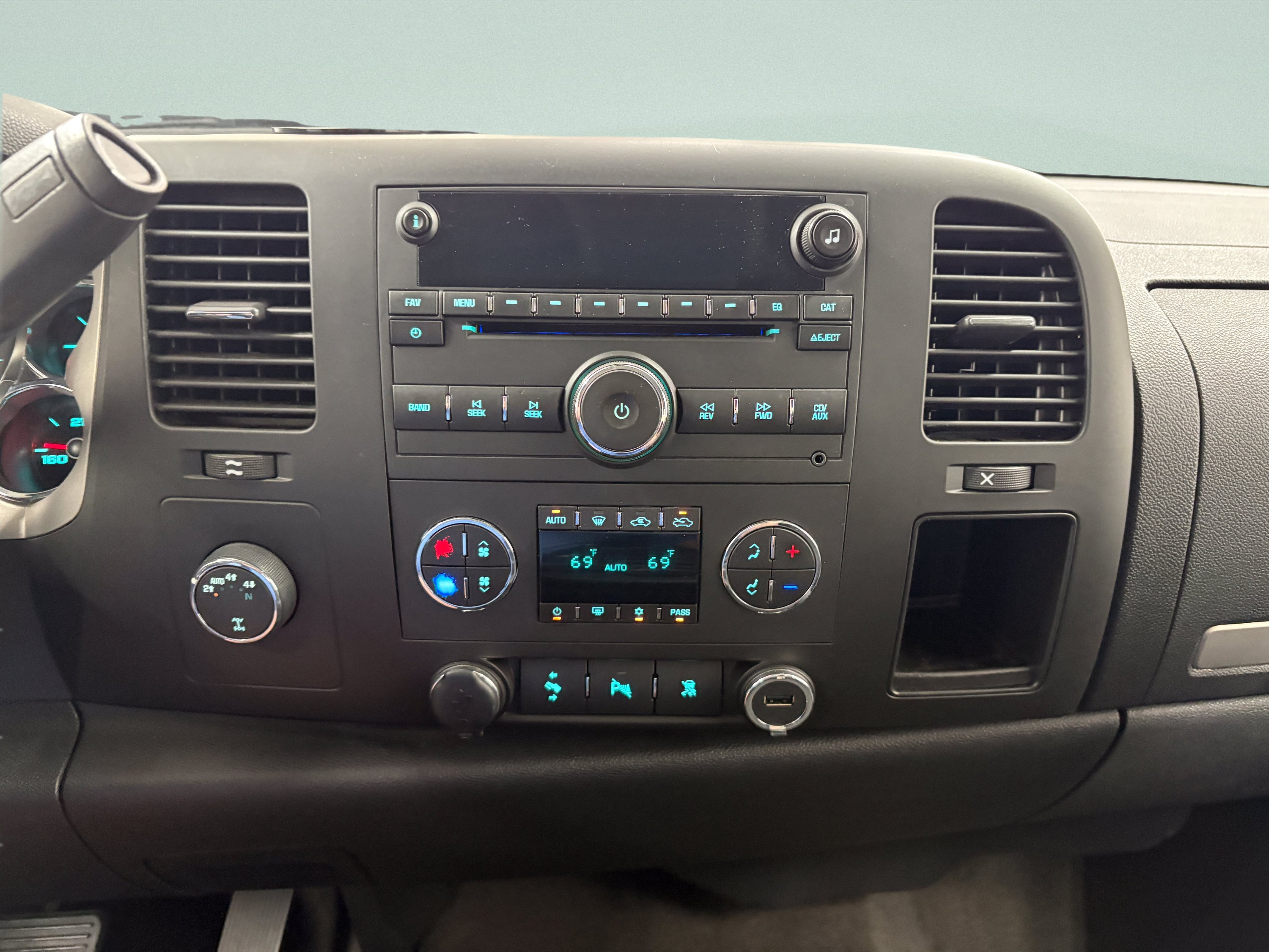 Used 2010 GMC Sierra 1500 SLE w/ Power Pack Plus AWD/4WD image 14
