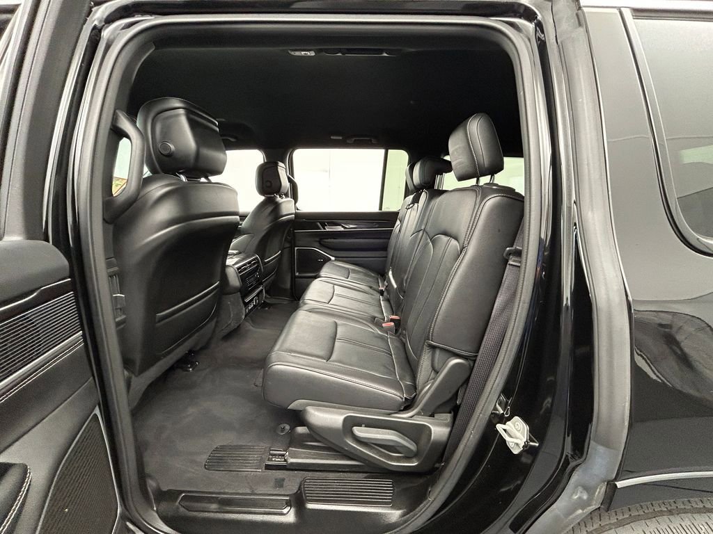 Used 2023 Jeep Wagoneer 4WD image 38