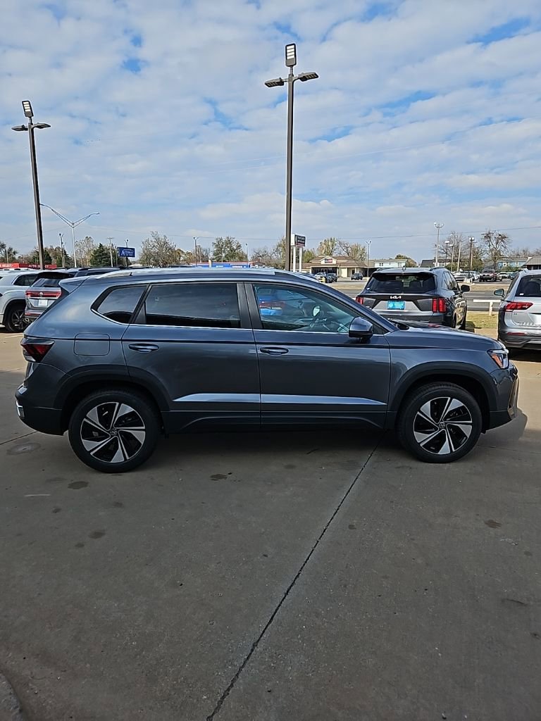 New 2026 Volkswagen Taos SE AWD/4WD image 4