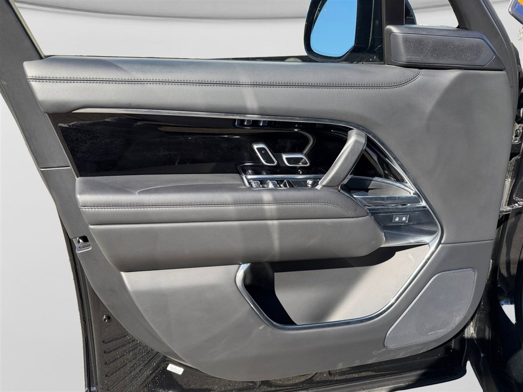 Used 2024 Land Rover Range Rover Long Wheelbase SE image 12