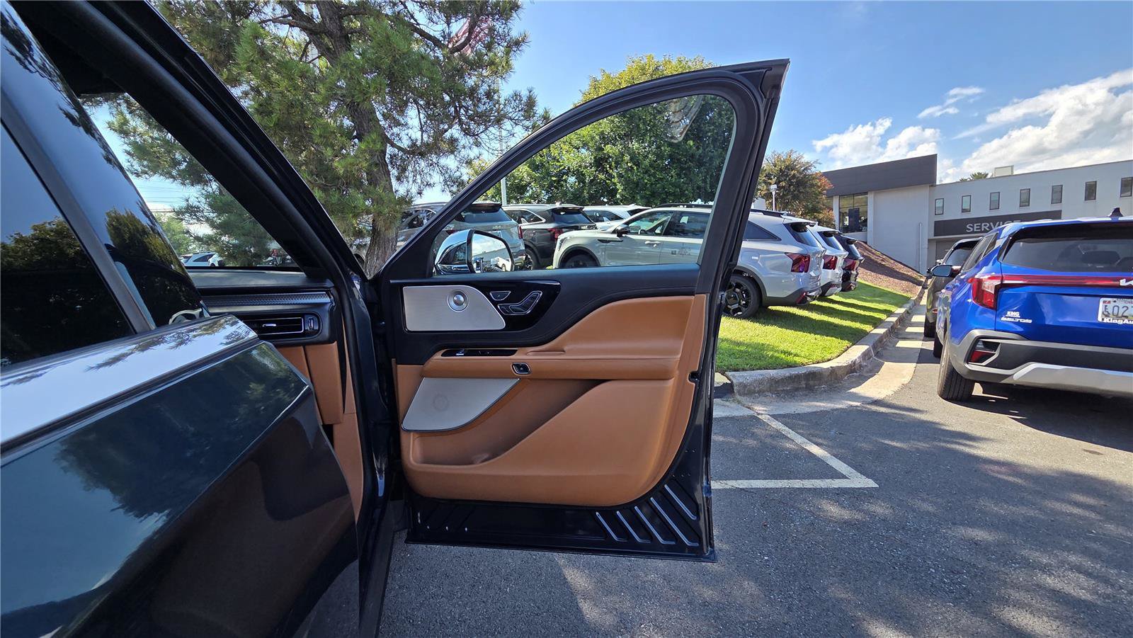 Used 2020 Lincoln Aviator Black Label w/ Dynamic Handling Package AWD/4WD image 31