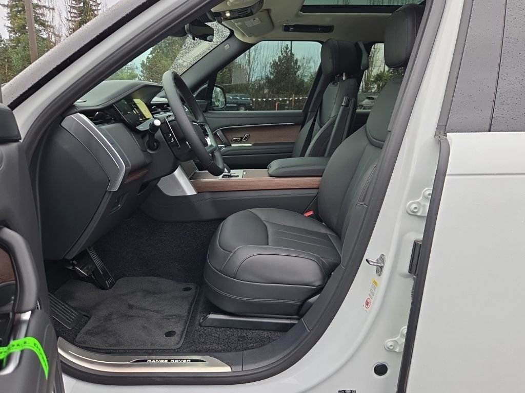 New 2026 Land Rover Range Rover SE image 4