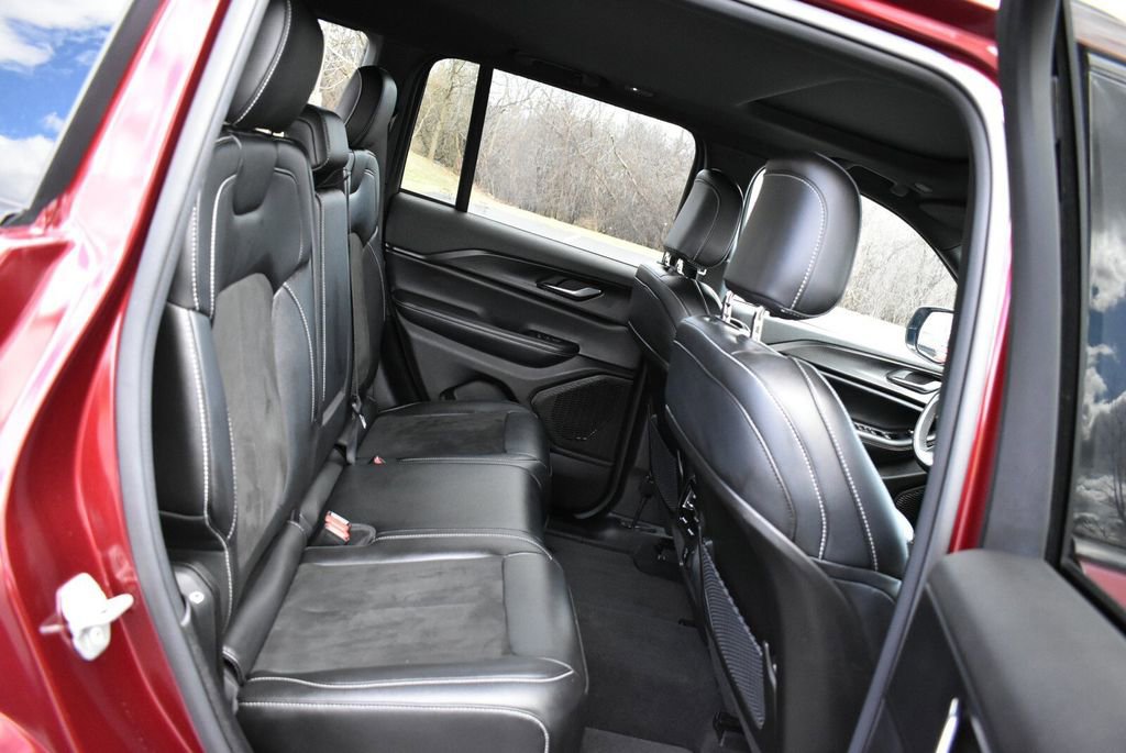 Used 2024 Jeep Grand Cherokee Altitude image 31