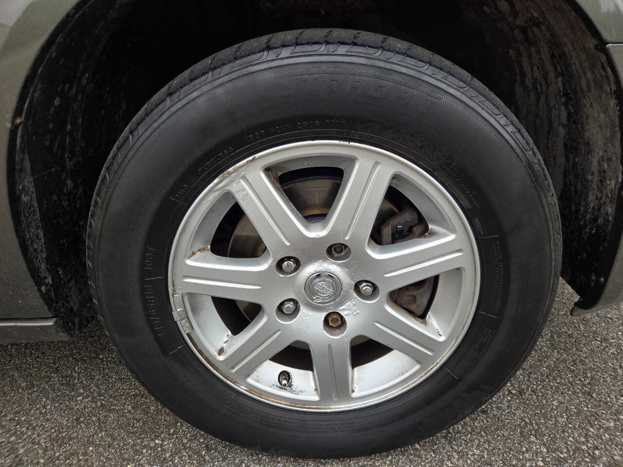 Used 2010 Chrysler Town & Country Touring Plus FWD image 38