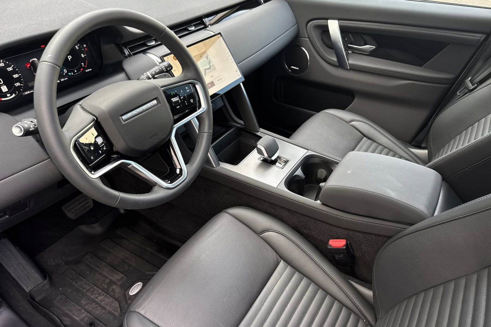 Used 2024 Land Rover Discovery Sport S image 11