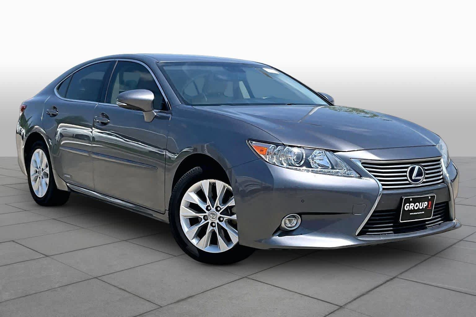 Used 2015 Lexus ES 300h w/ Navigation System Package FWD image 3
