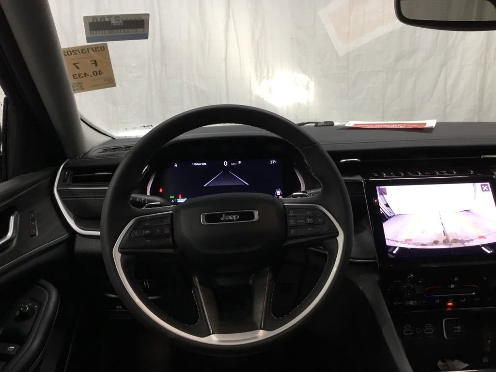 Used 2023 Jeep Grand Cherokee L Limited AWD/4WD image 30