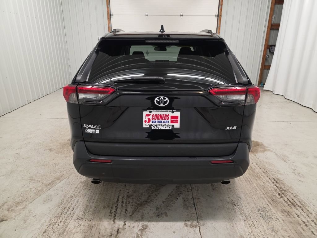 Used 2021 Toyota RAV4 XLE image 4