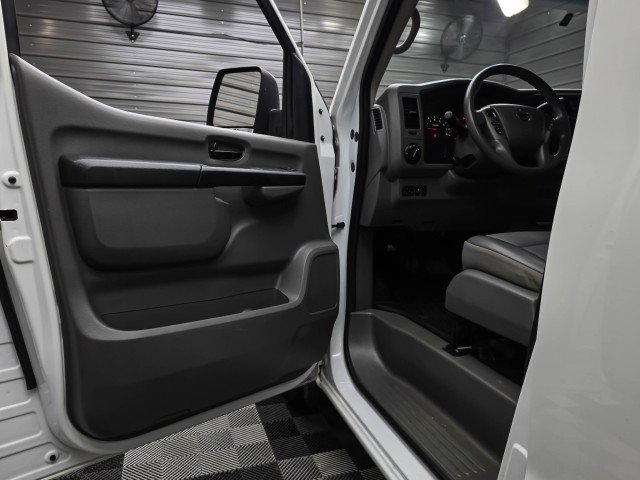 Used 2018 Nissan NV 2500 SV RWD image 29