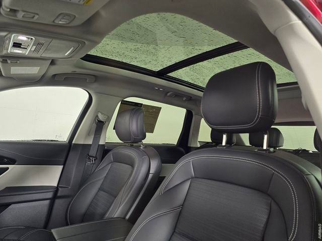 Used 2025 Lincoln Nautilus Reserve image 22