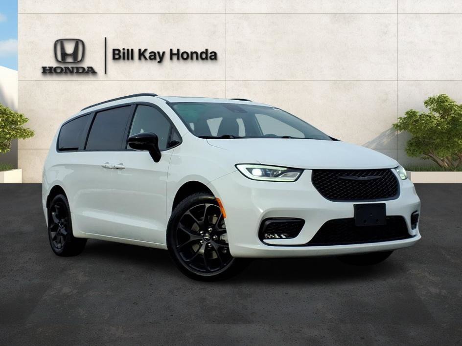 Used 2023 Chrysler Pacifica Limited w/ S Appearance Package video 1