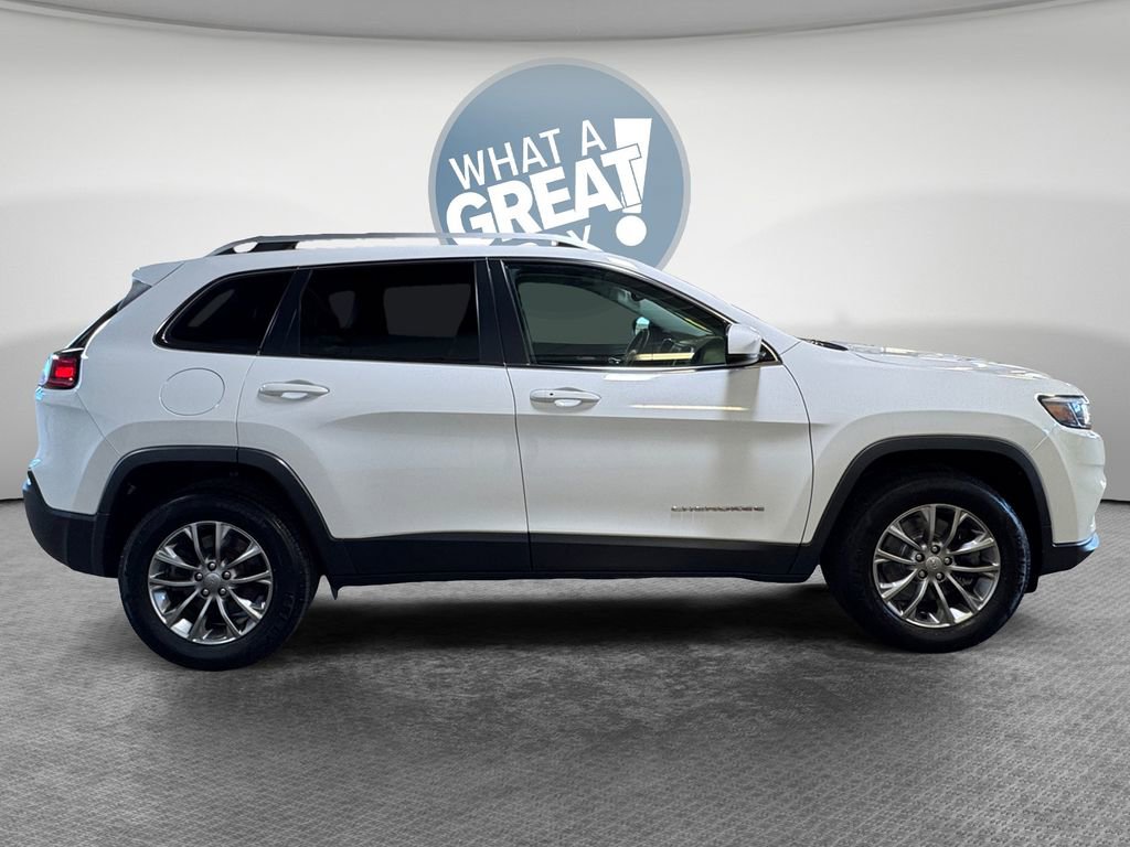 Used 2019 Jeep Cherokee Latitude Plus w/ Comfort/Convenience Group AWD/4WD image 2
