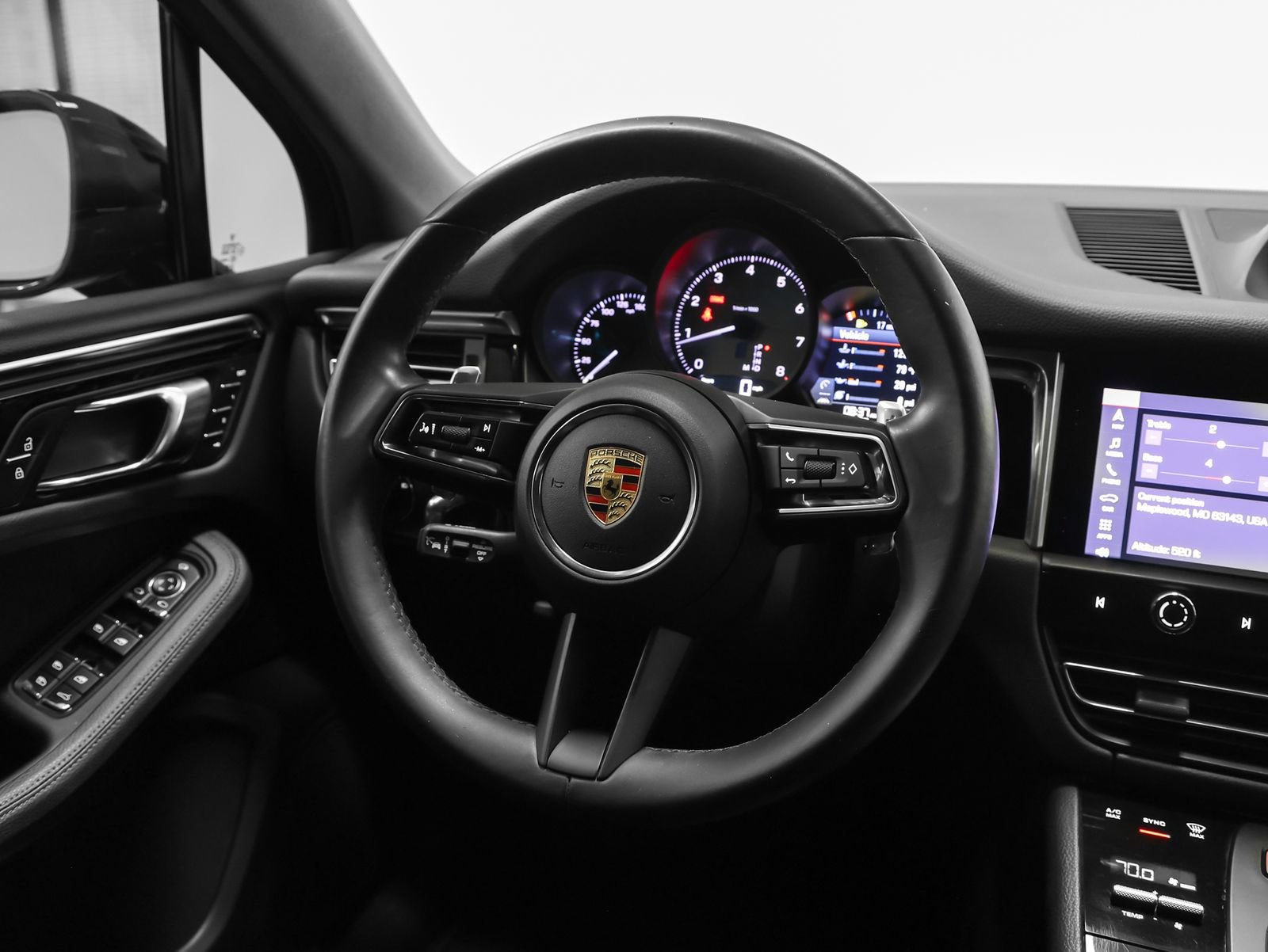 Certified 2023 Porsche Macan S image 32