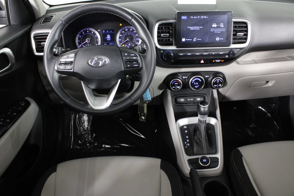 Certified 2022 Hyundai Venue SEL FWD image 8