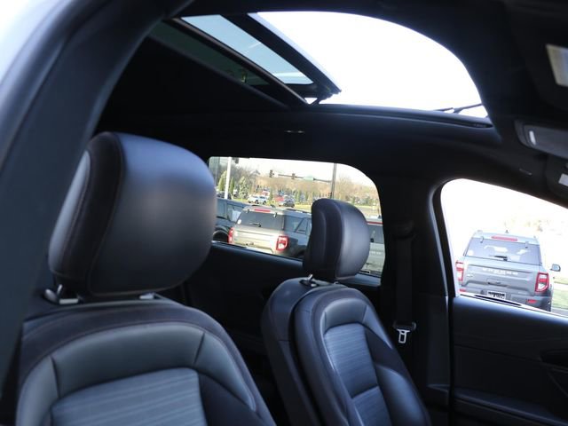 Used 2024 Lincoln Nautilus Reserve w/ Equipment Group 202A image 8