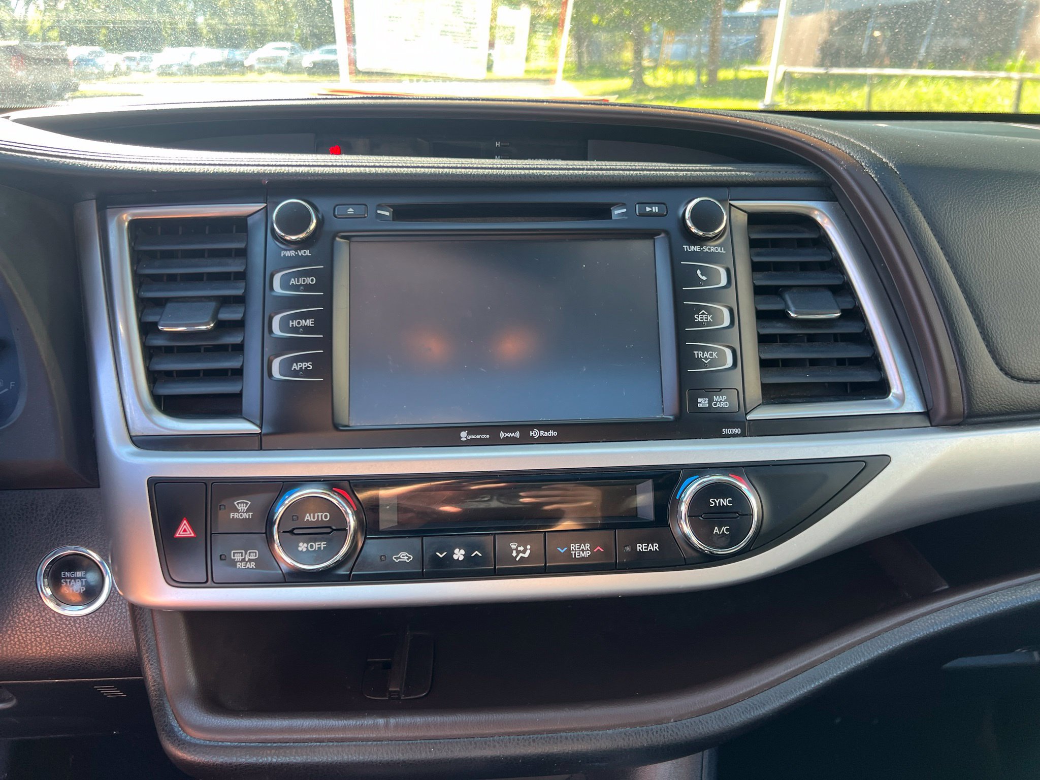 Used 2019 Toyota Highlander XLE AWD/4WD image 18