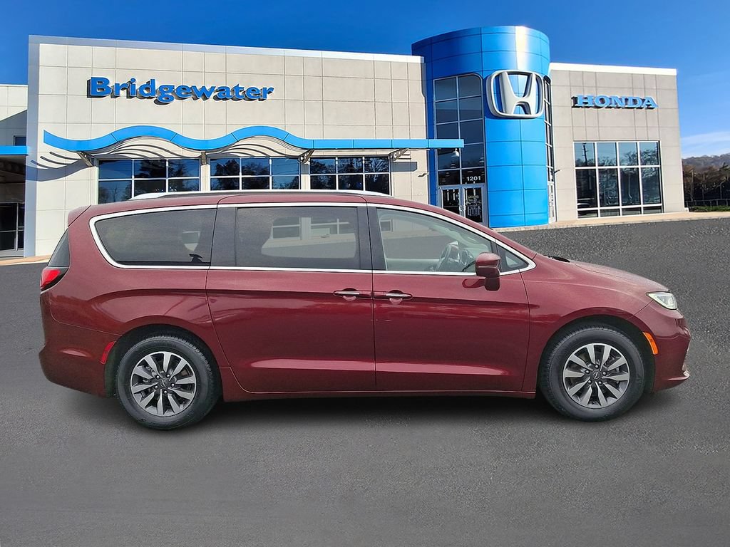 Used 2021 Chrysler Pacifica Touring-L FWD image 7