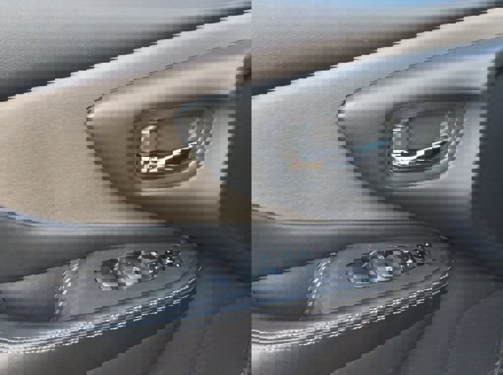 Used 2023 Nissan Murano SV image 16