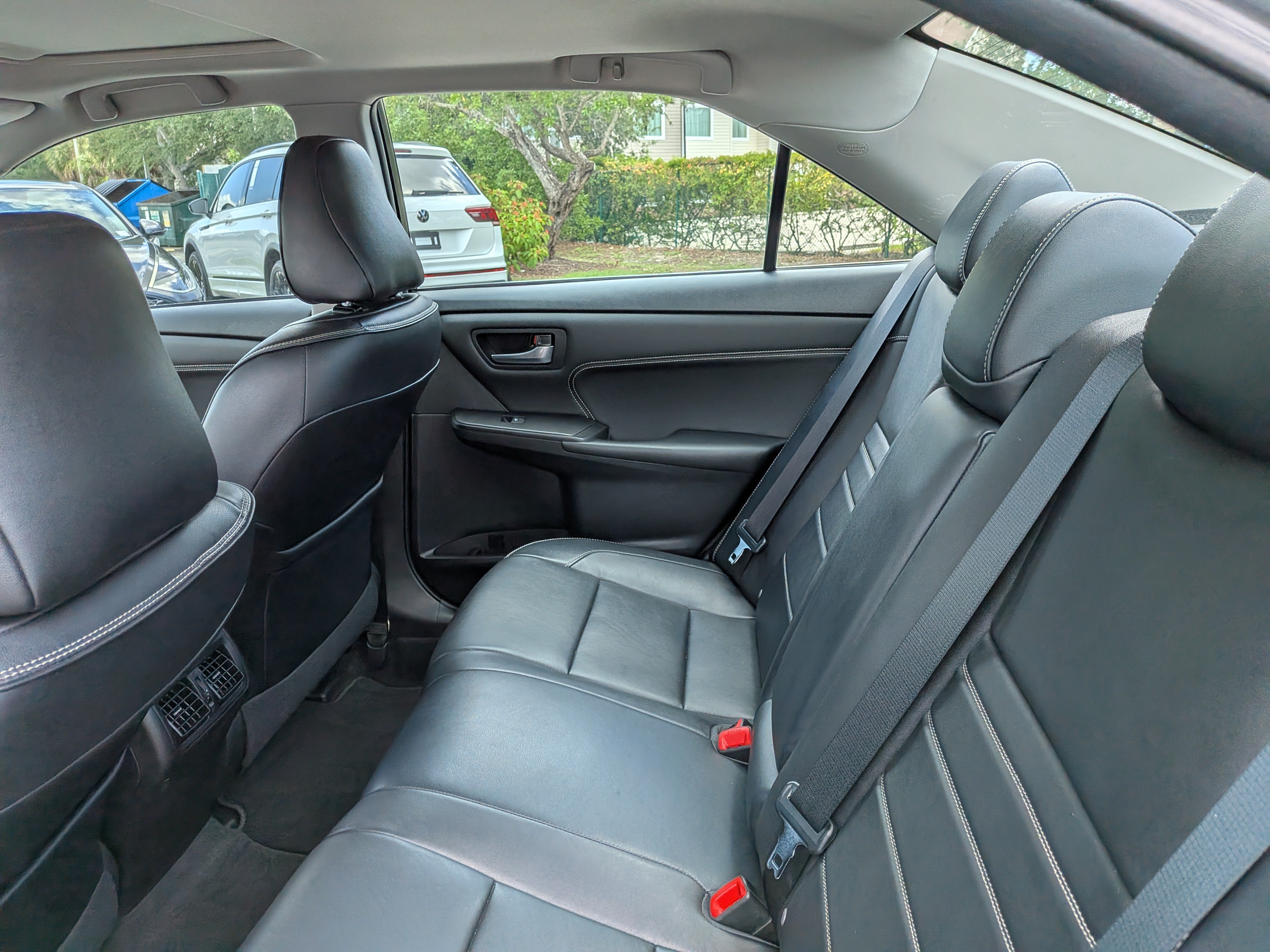 Used 2015 Toyota Camry XLE w/ Moonroof Package FWD image 13