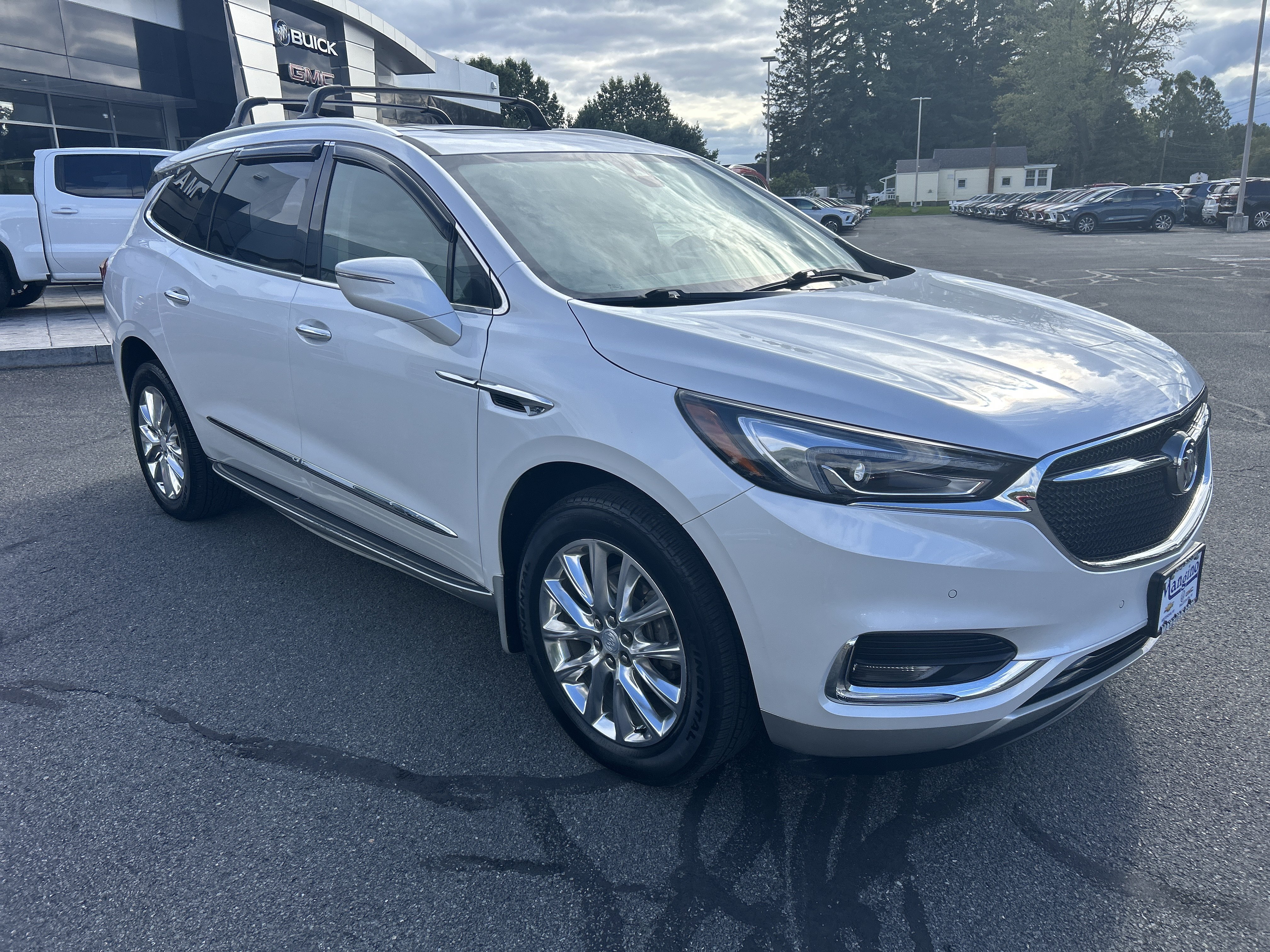 Used 2020 Buick Enclave Premium w/ Sun and Sites Package AWD/4WD image 14