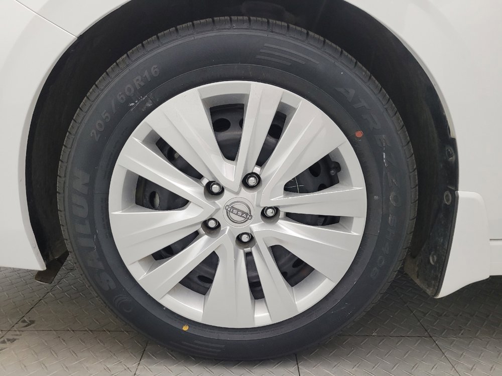 Used 2025 Nissan Sentra S FWD image 31