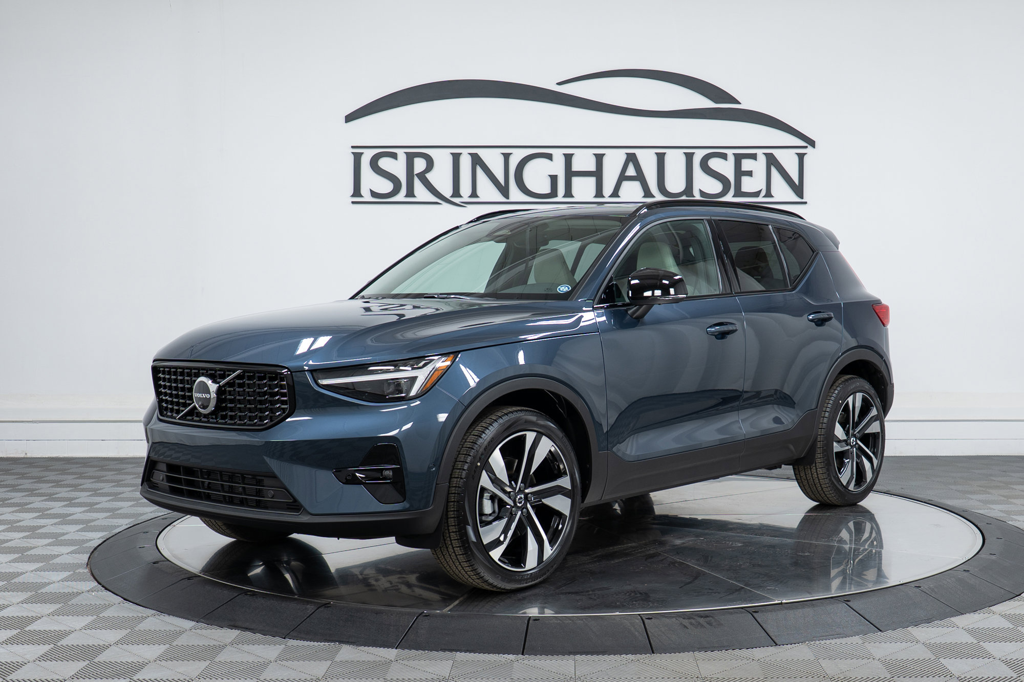 New 2026 Volvo XC40 B5 Ultra w/ Climate Package