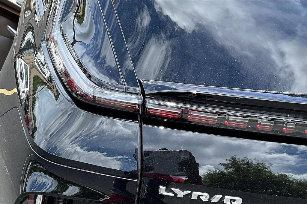 Certified 2024 Cadillac Lyriq Luxury AWD/4WD image 23