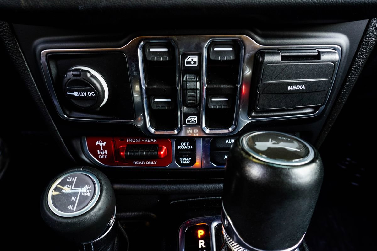 Used 2024 Jeep Wrangler Unlimited Rubicon 4xe image 23