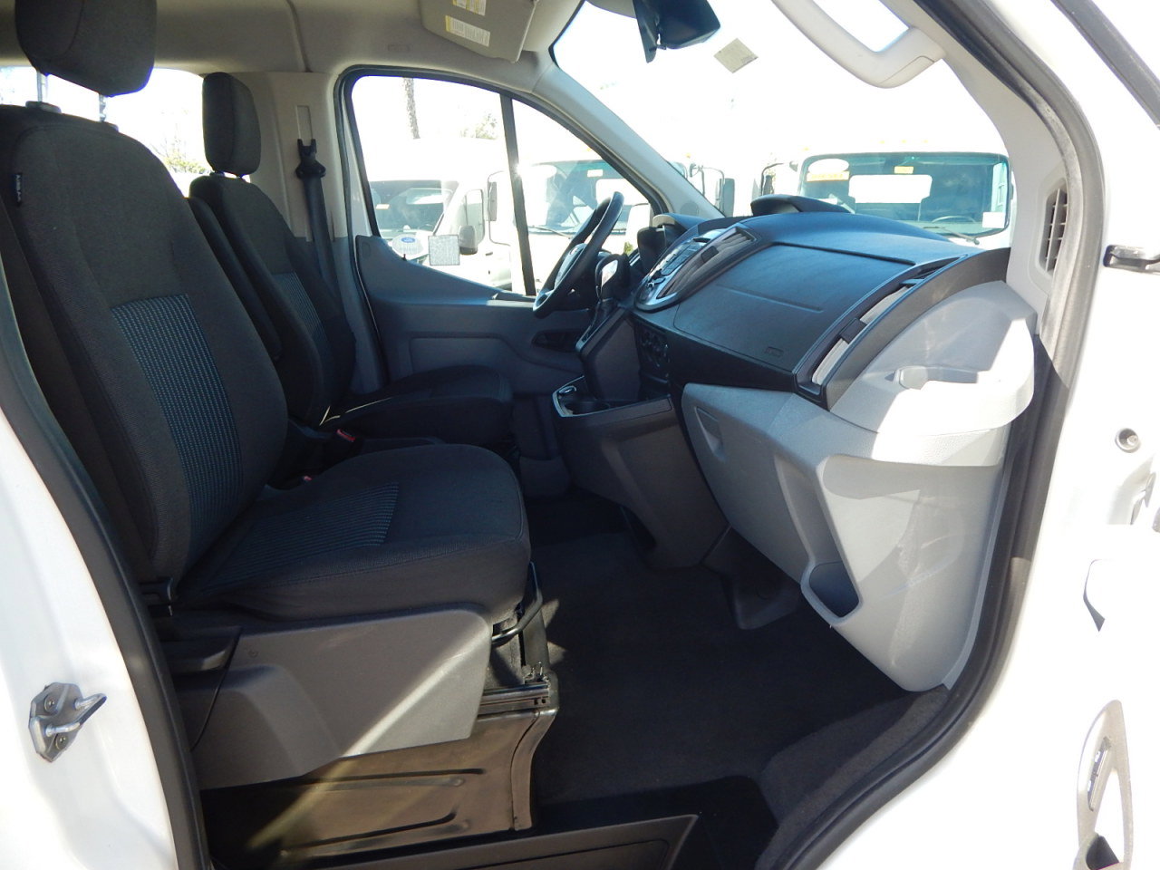 Used 2017 Ford Transit 350 XLT image 15