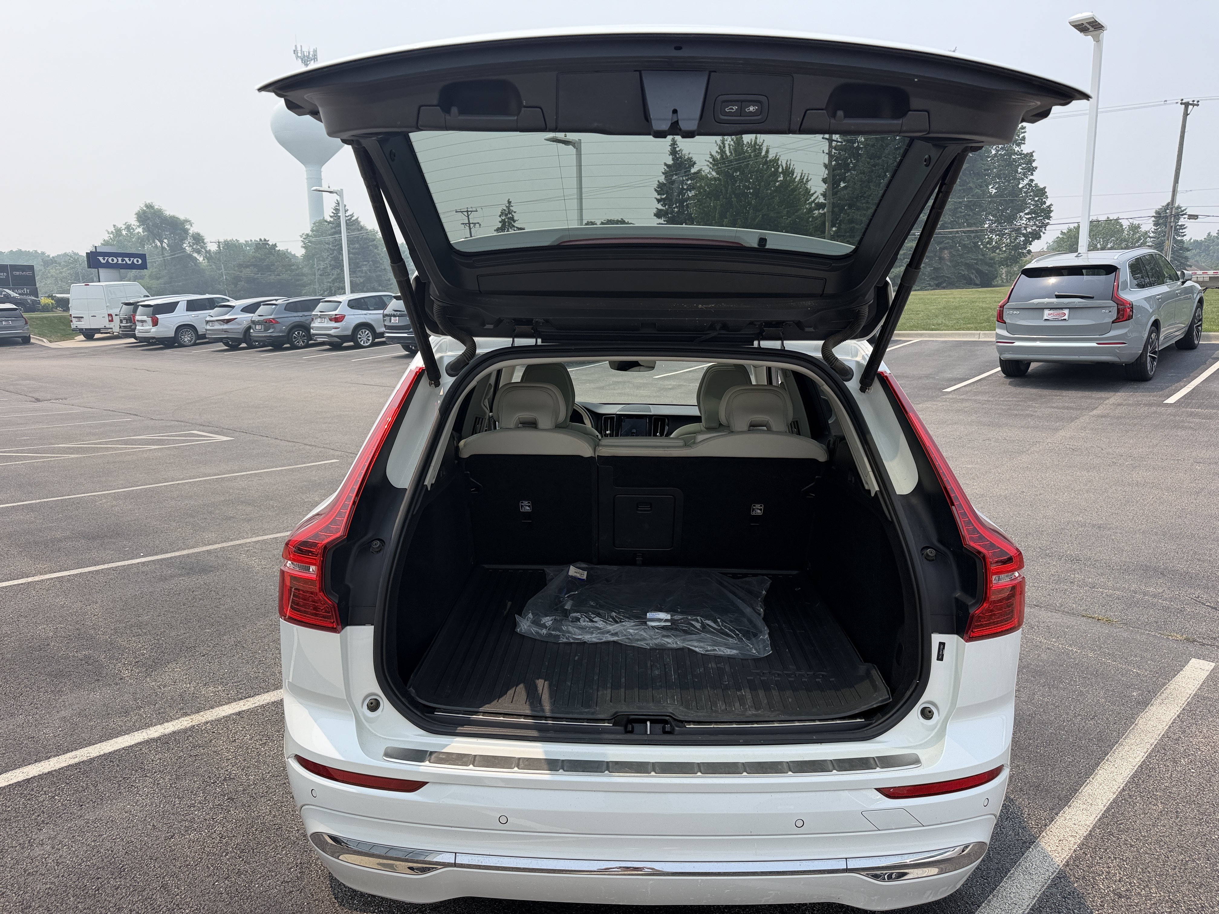 Used 2023 Volvo XC60 B5 Plus w/ Climate Package AWD/4WD image 10
