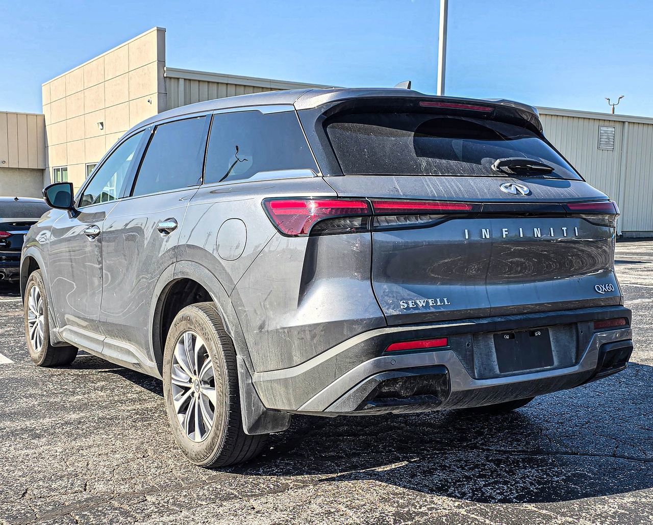 Used 2023 INFINITI QX60 Pure image 4