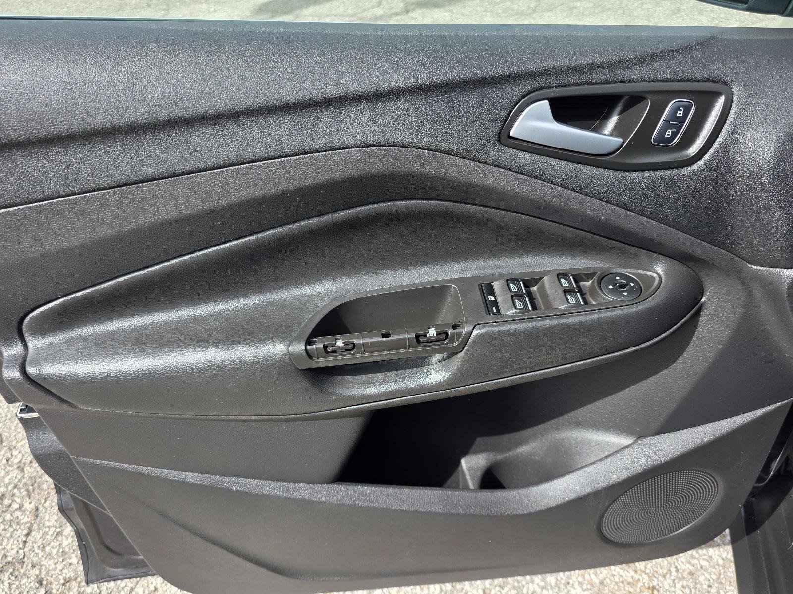 Used 2018 Ford C-MAX Titanium FWD image 36