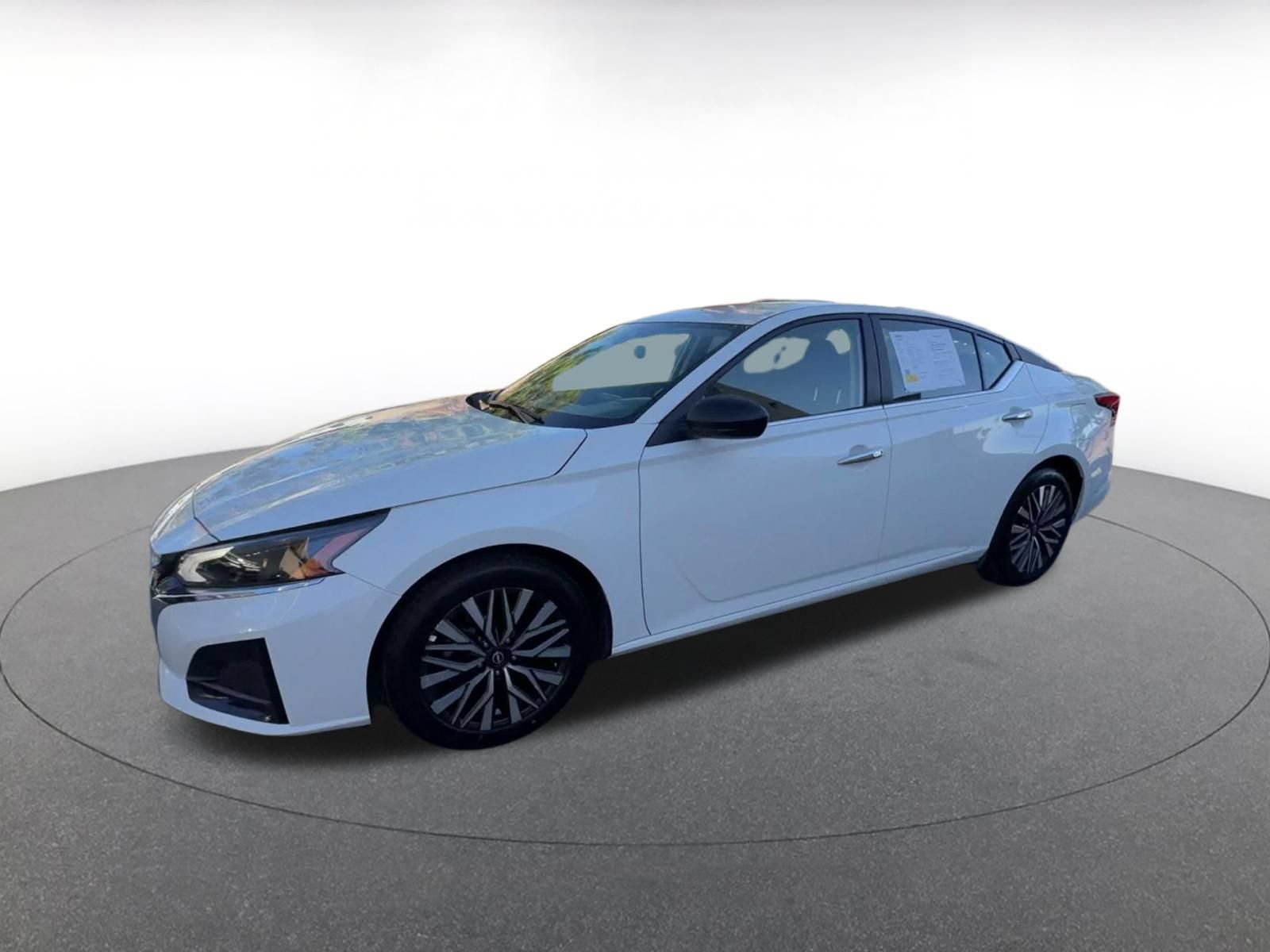 Used 2025 Nissan Altima 2.5 SV FWD image 7