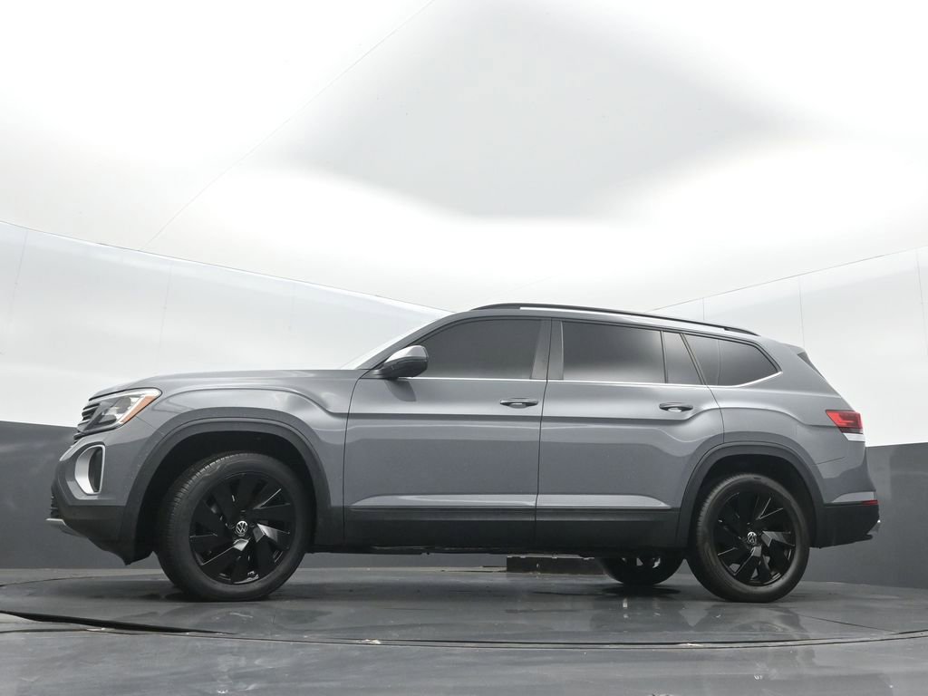 Used 2025 Volkswagen Atlas SE FWD image 33